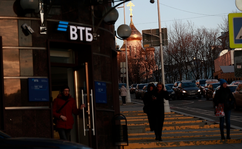 ВТБ передаст иностранные активы клиентов другим брокерам из-за санкций
