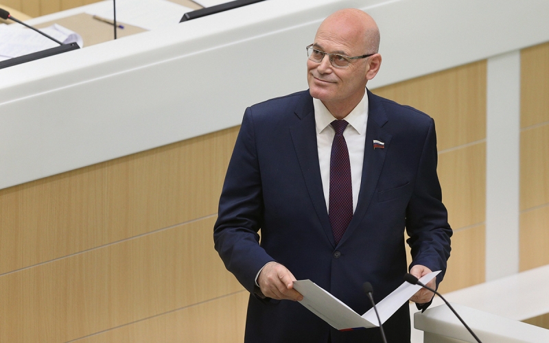 Вторая страна прервала авиасообщение из-за нового штамма COVID-19