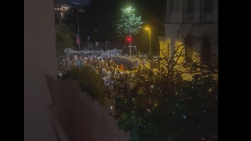 Вучич выступит с обращением к нации на фоне столкновений в Белграде