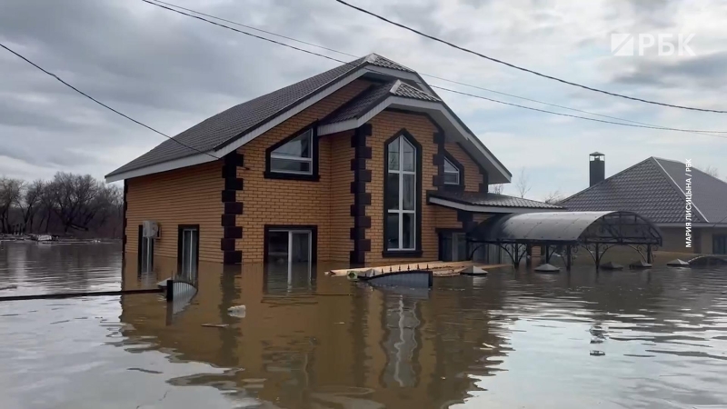 «Взяли попугая, деньги и убежали»: репортаж РБК из затопленного Орска