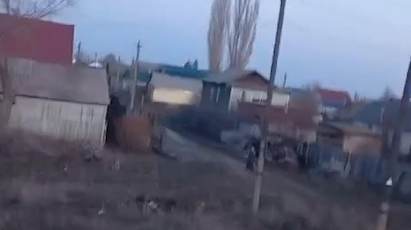 «Взяли попугая, деньги и убежали»: репортаж РБК из затопленного Орска