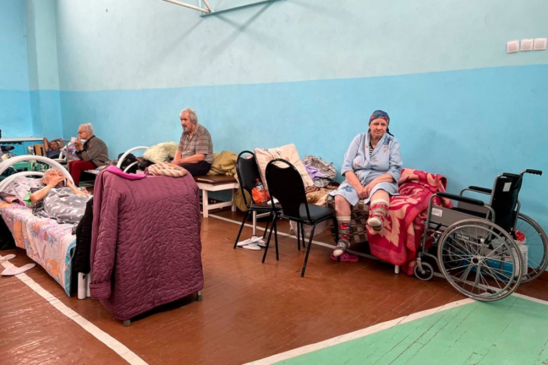 «Взяли попугая, деньги и убежали»: репортаж РБК из затопленного Орска