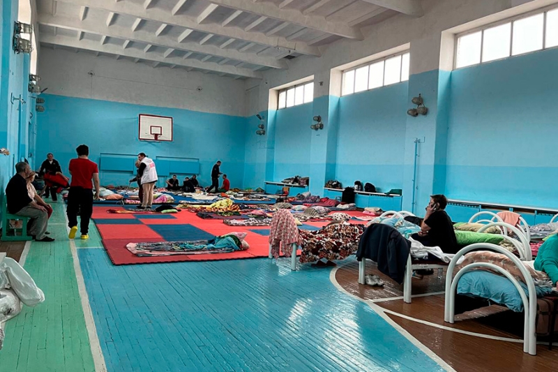 «Взяли попугая, деньги и убежали»: репортаж РБК из затопленного Орска