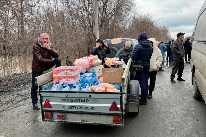 «Взяли попугая, деньги и убежали»: репортаж РБК из затопленного Орска