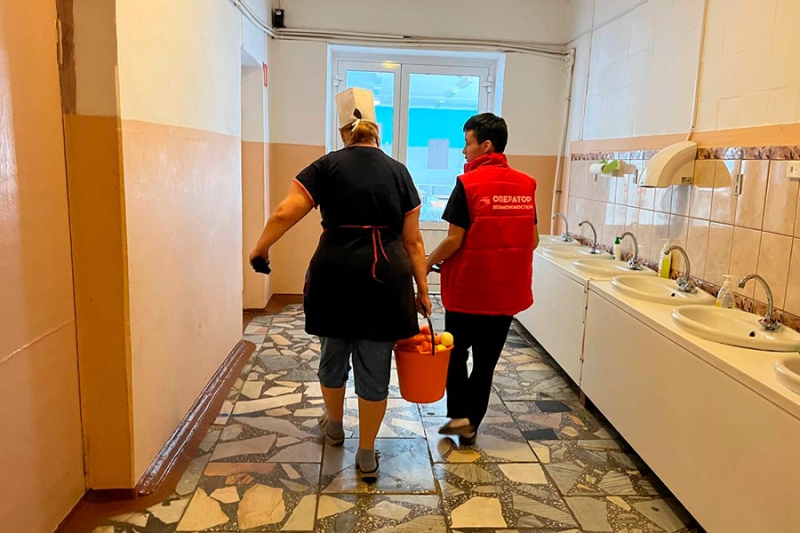 «Взяли попугая, деньги и убежали»: репортаж РБК из затопленного Орска