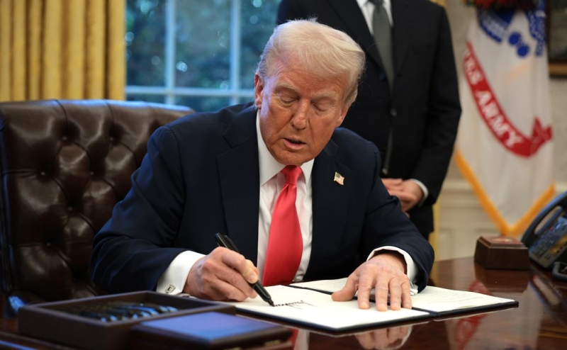 WSJ узнала, что Макрон надавил на Трампа из-за военных на Украине