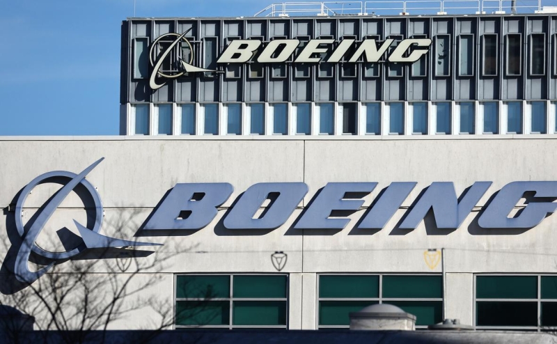 WSJ узнала о вероятном отсутствии болтов на Boeing с оторвавшейся