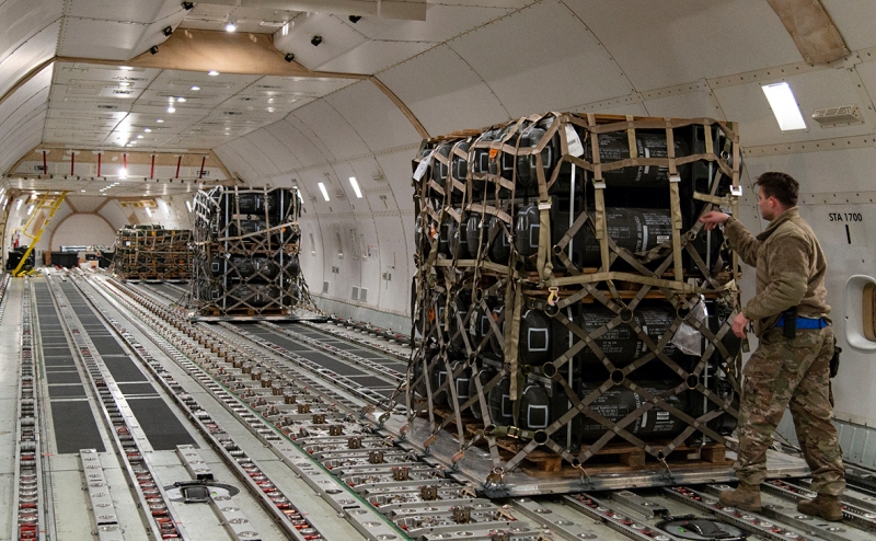 WSJ узнала об установлении США и странами НАТО воздушного моста с Киевом