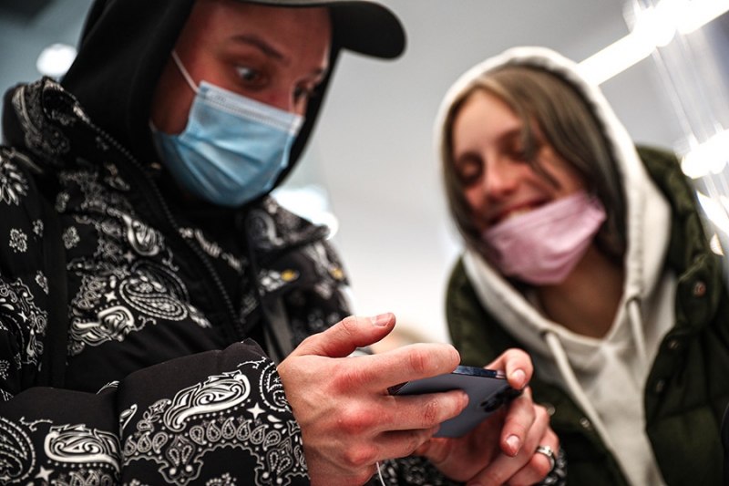 За первую неделю продаж россияне купили рекордное число новых iPhone