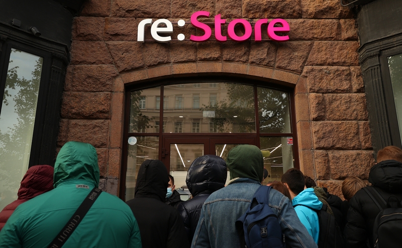 За первую неделю продаж россияне купили рекордное число новых iPhone