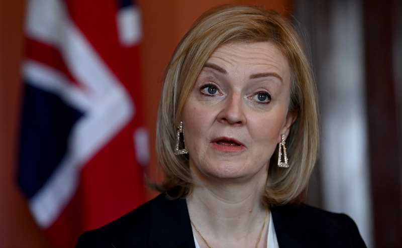 Захарова призвала главу МИД Британии извиниться перед Россией и Украиной