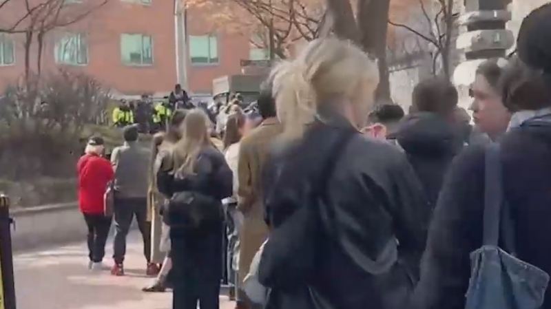 Захарова заявила о «беспрецедентных цифрах» на выборах за рубежом