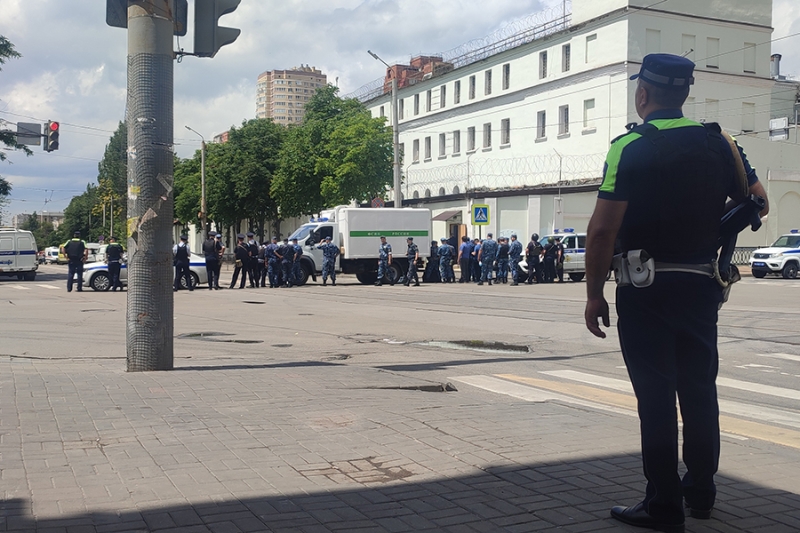 Захват заложников в СИЗО Ростова. Фото и видео