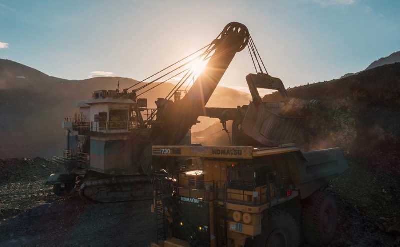 Запасы золота в российских банках упали вдвое