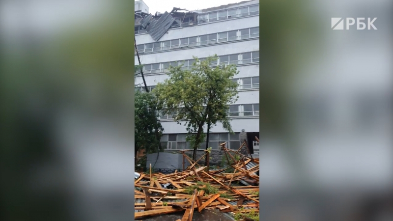 Затопленное метро и сорванная крыша: последствия &laquo;суперливня&raquo; в Москве