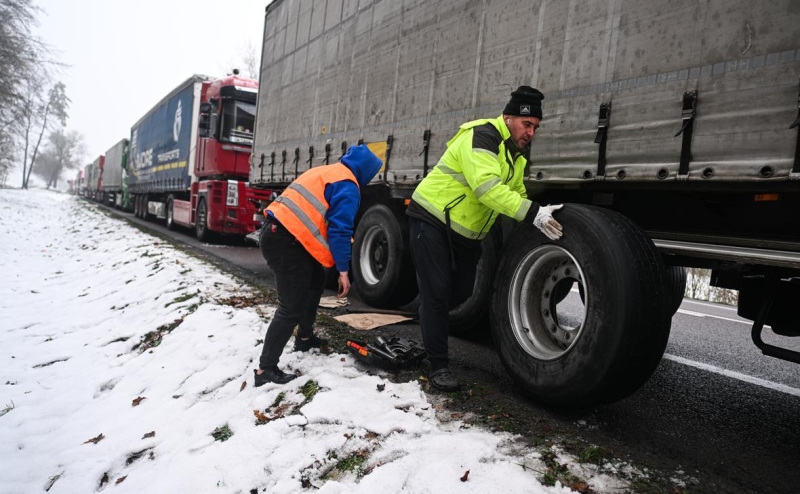 Зеленский назвал ситуацию на границе с Польшей вышедшей за пределы