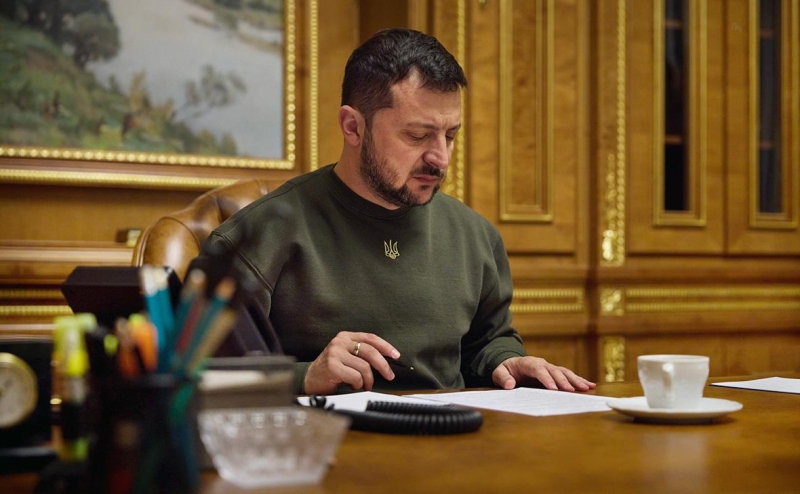 Зеленский объявил о передаче Францией «мощного бронетанкового пакета»