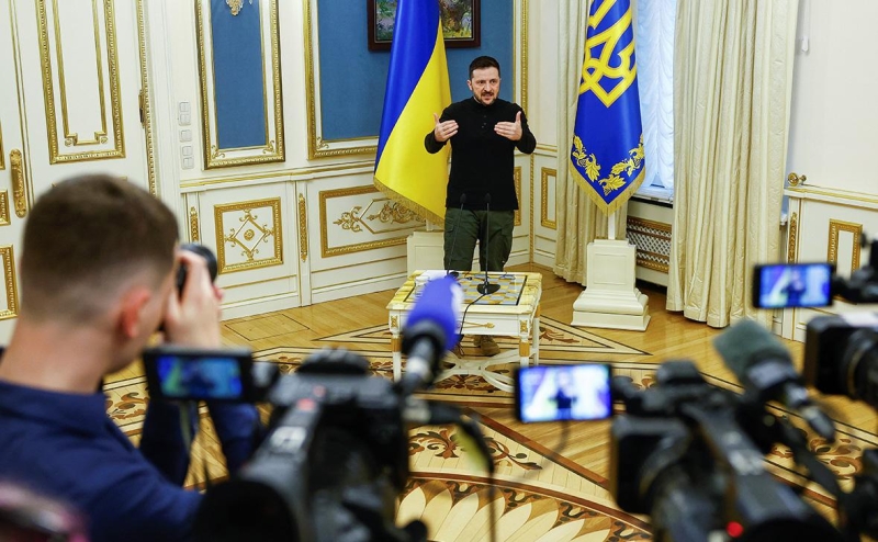 Зеленский отказался признавать долг за военную помощь от США