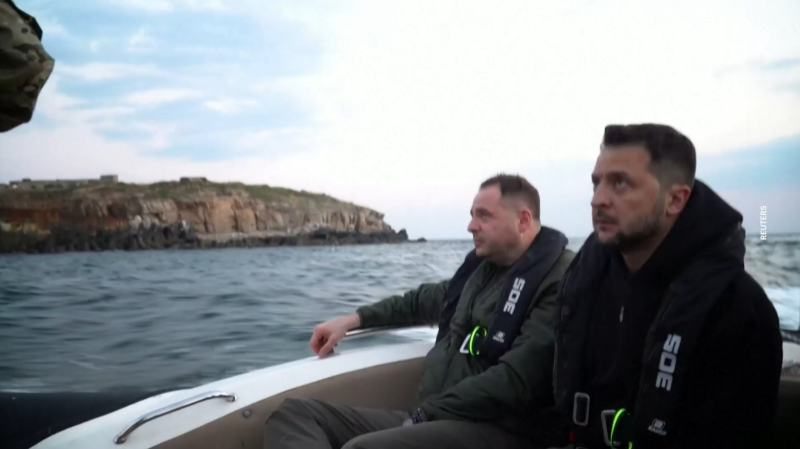 Зеленский посетил остров Змеиный