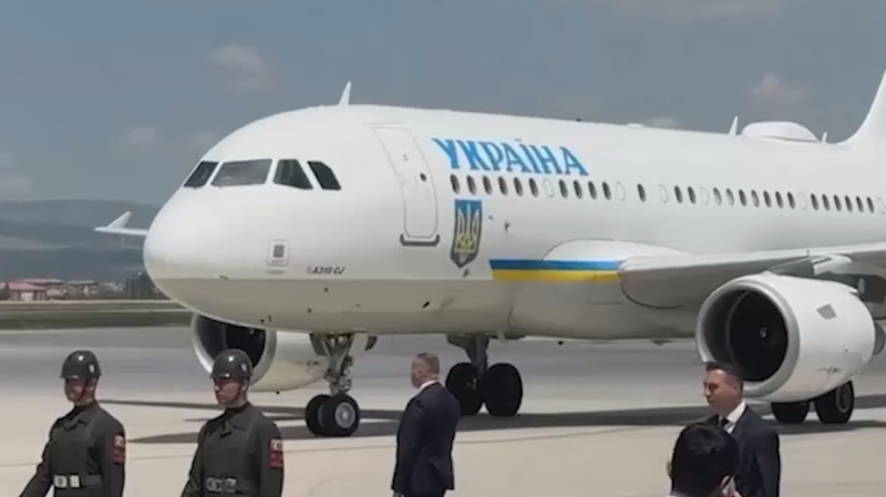 Зеленский прибыл в Турцию
