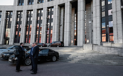 Зеленский продлил на три года санкции против Сбербанка и Проминвестбан