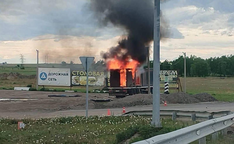 Зеленский раскрыл роль водителей фур в атаке дронов на аэродромы