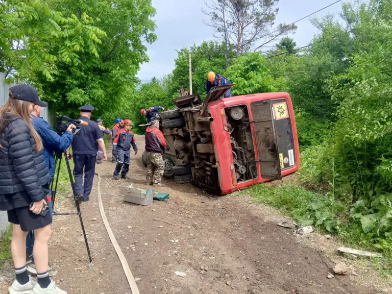 Зеленский раскрыл роль водителей фур в атаке дронов на аэродромы