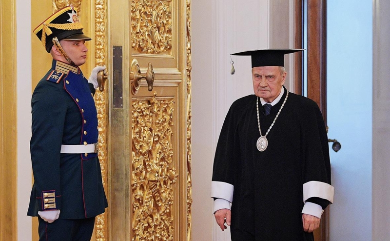 Зеленский ввел санкции против главы Конституционного суда России