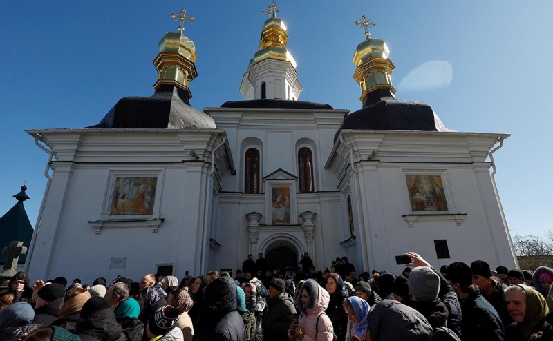 Зеленский записал пасхальное обращение на фоне Киево-Печерской лавры