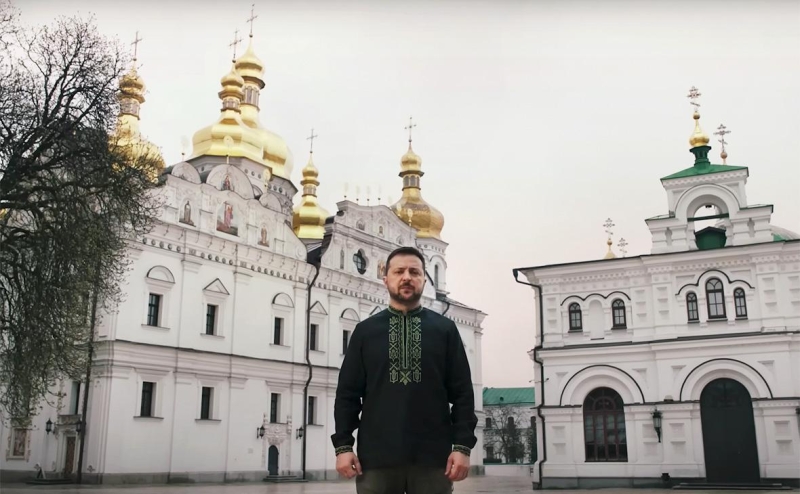 Зеленский записал пасхальное обращение на фоне Киево-Печерской лавры