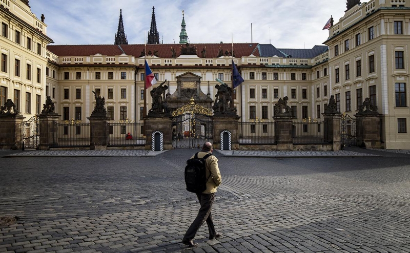 Земан заявил, что Чехия должна принять уехавших из-за мобилизации россиян