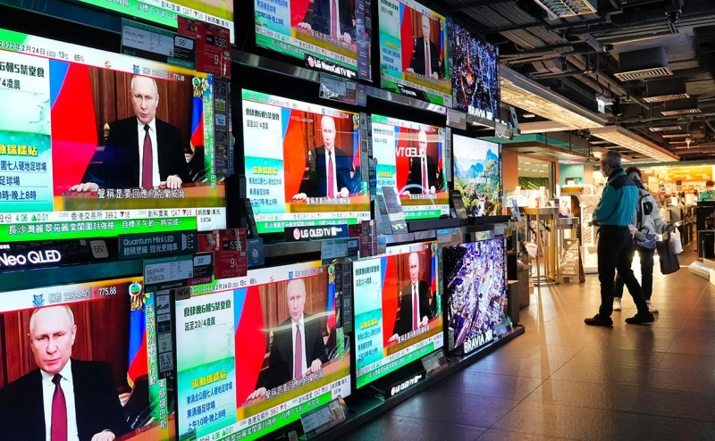 Земан заявил, что Чехия должна принять уехавших из-за мобилизации россиян