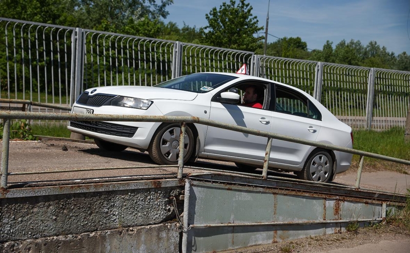 Желающим сдать на права разрешат не предъявлять медицинские справки