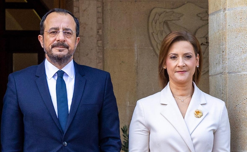 Жена главы Кипра покинула свою должность на фоне коррупционного