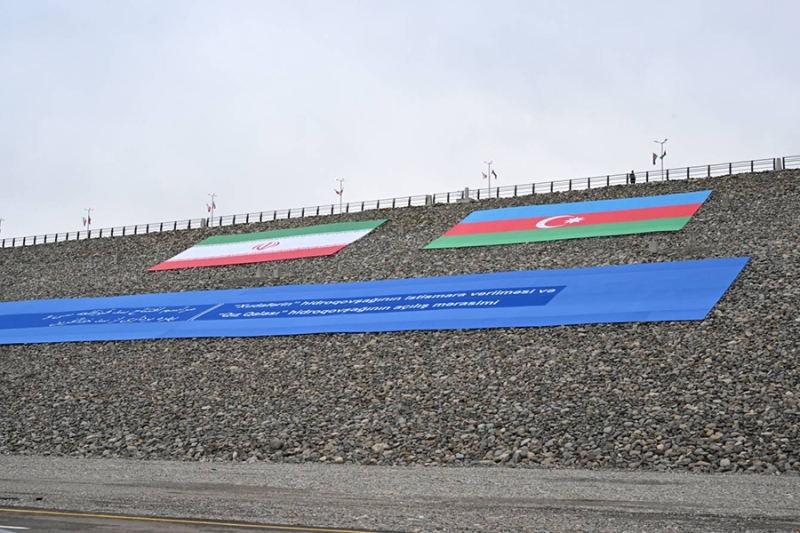 Жесткая посадка вертолета президента Ирана. Главное