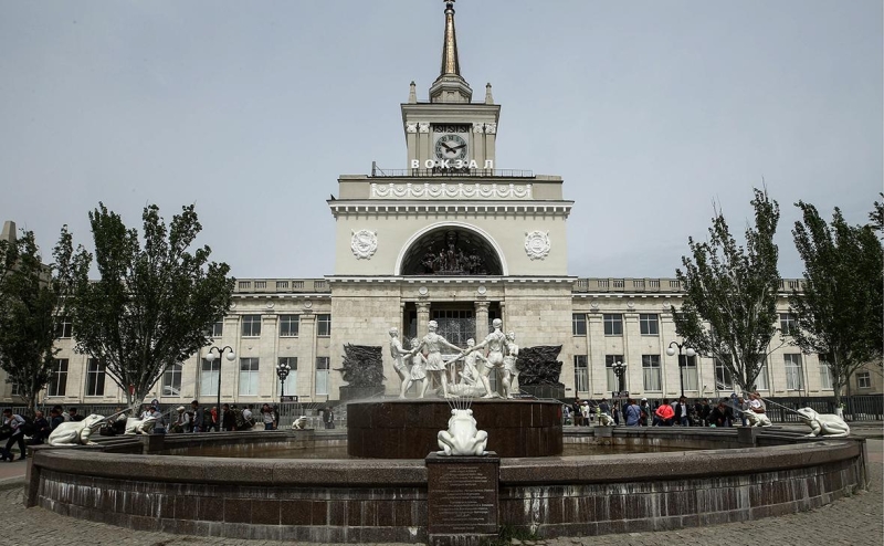 Жителей дома в Волгограде эвакуировали из-за упавших обломков дрона