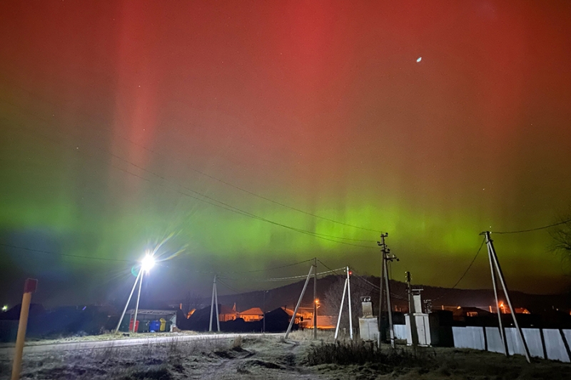 Жители южных регионов России увидели в небе красное&nbsp;полярное сияние
