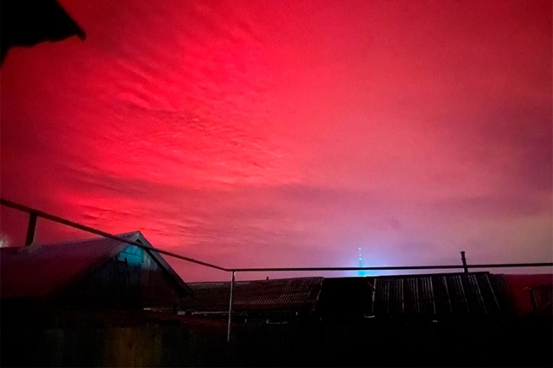 Жители южных регионов России увидели в небе красное&nbsp;полярное сияние