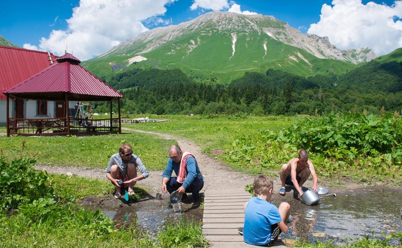 Жители Махачкалы перекрыли одну из улиц из-за отключения электричества