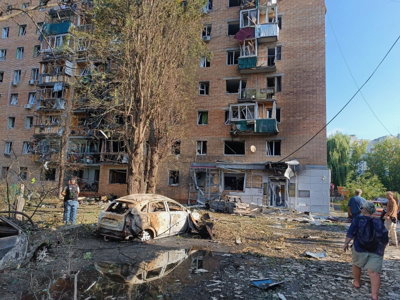 Жители рассказали о повреждениях девятиэтажки в Курске от падения