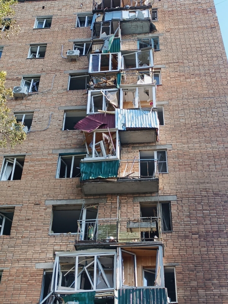 Жители рассказали о повреждениях девятиэтажки в Курске от падения