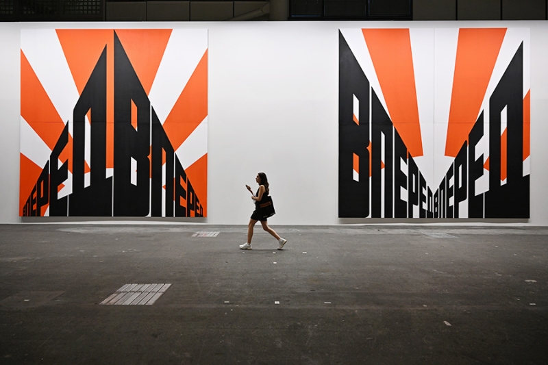 &laquo;Живу&nbsp;&mdash; вижу&raquo;: главные работы Эрика Булатова