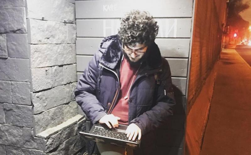 Журнал DOXA сообщил об обысках в редакции и у сотрудников в Москве